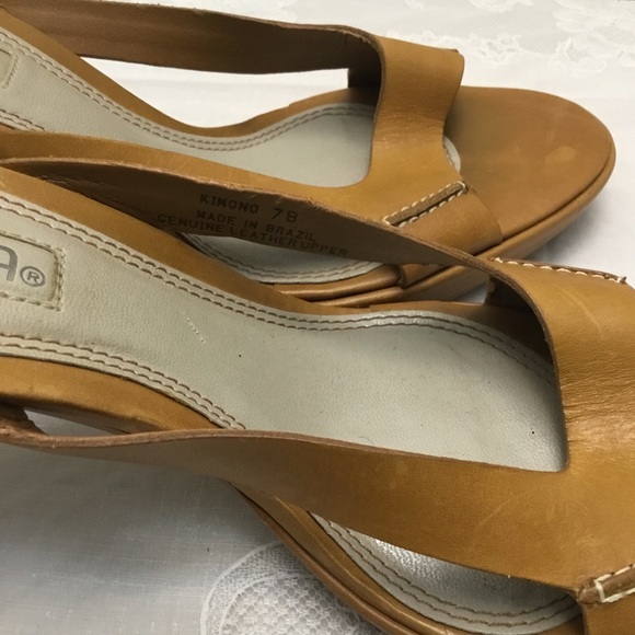 UNISA Camel Open-Toe Heels - Picture 12 of 13